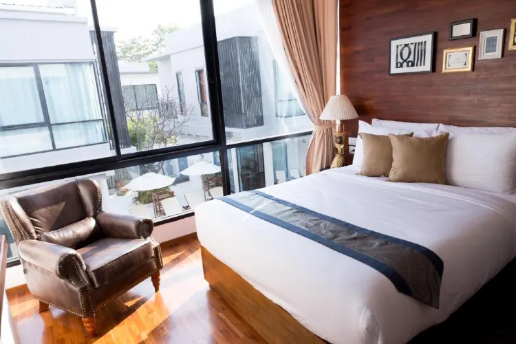 ดีลักซ์วิลล่าริมสระแบบ 4 ห้องนอน