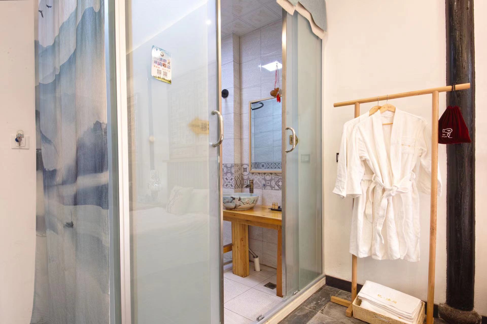 古風輕奢雙床房--慕斯床墊+科勒衞浴+負離子空氣凈化器