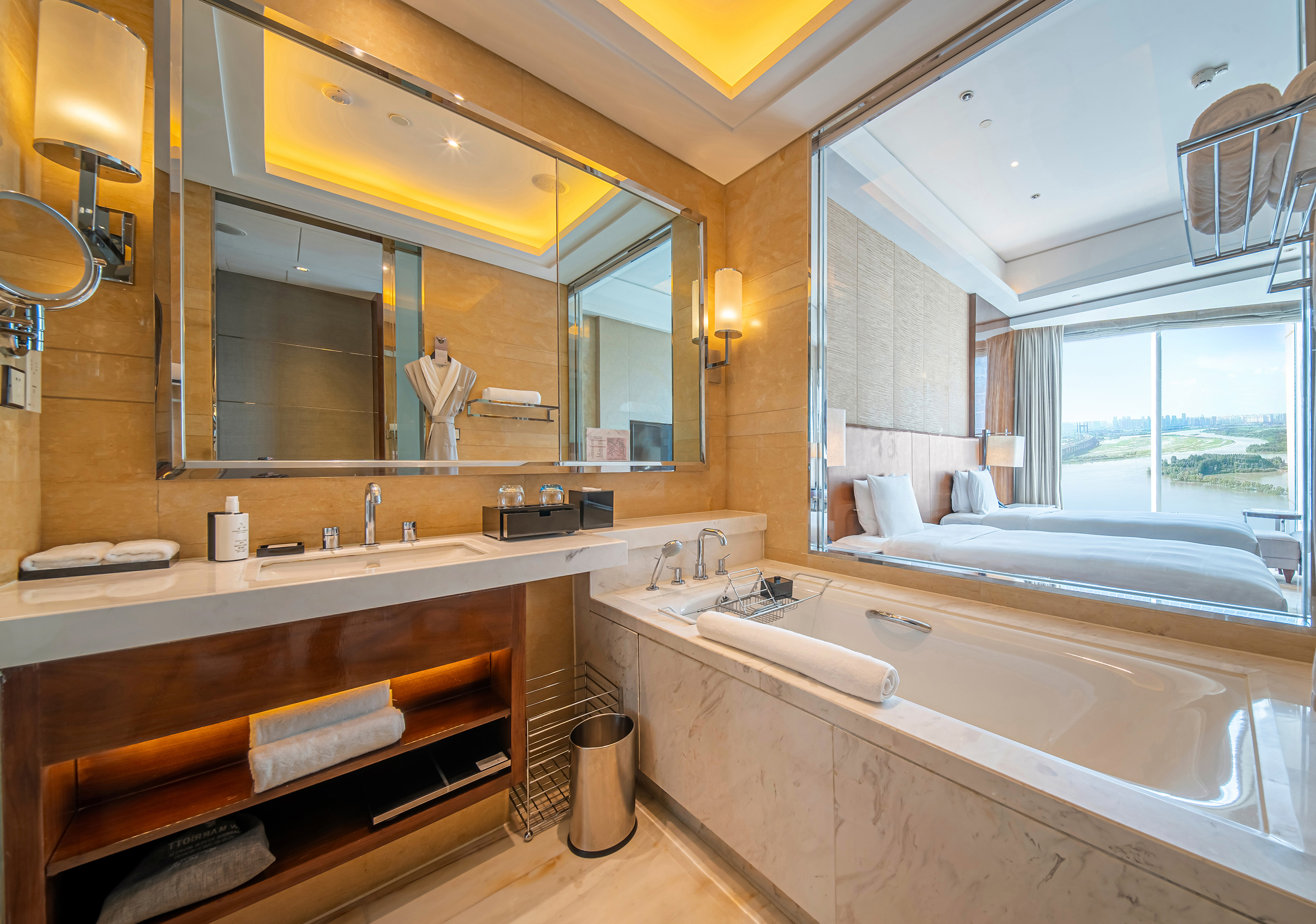 豪华江景大床房