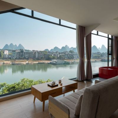 晚唱（江景）浴缸大床房 喜糖·江景度假飯店（陽朔西街灕江店）優惠