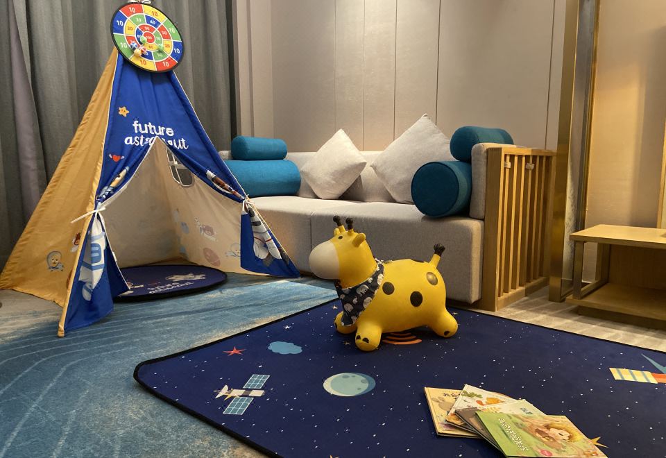 Royce Hotel ShenzhenSpace Family Twin Room