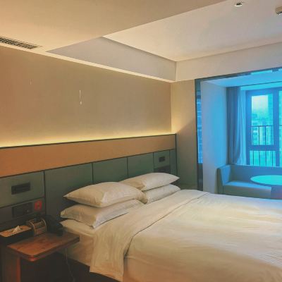 行政大床房（特大床+會客空間+智能家居+香氛） 侶行家君御飯店（汕頭澄海文冠路店）優惠