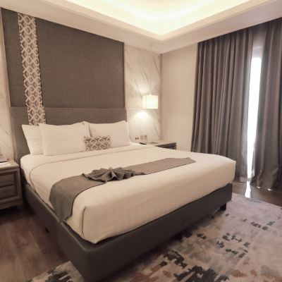 Deluxe Premiere Room Solia Zigna Laweyan Promo Code