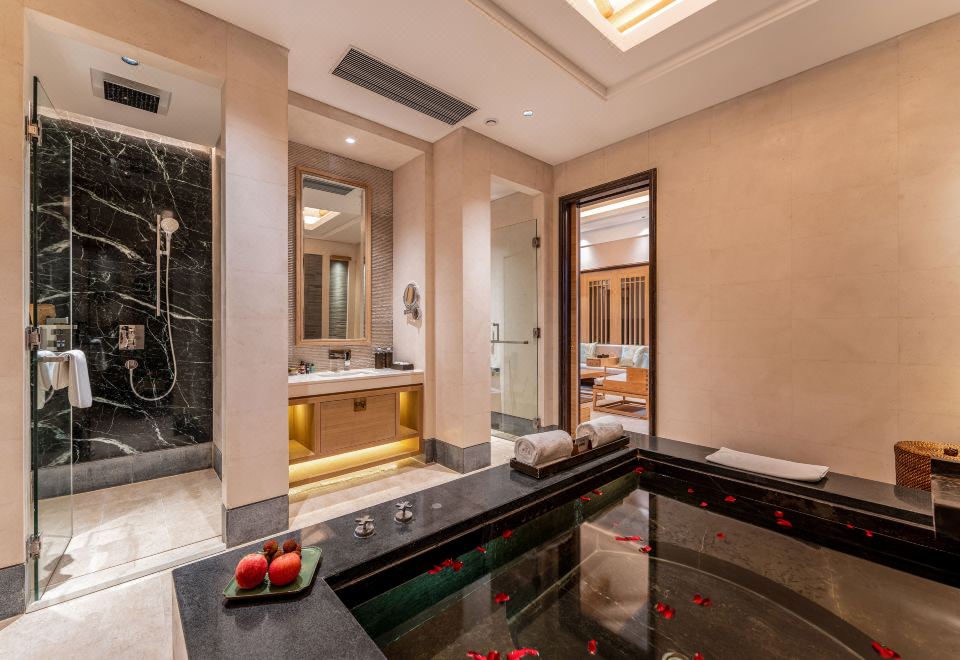 尊荣大床麻将套房（室内私汤）