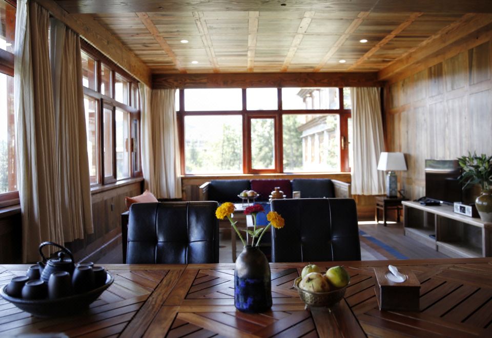 Songtsam Shangri-la LinkaDeluxe Family Suite - 3-Bedroom