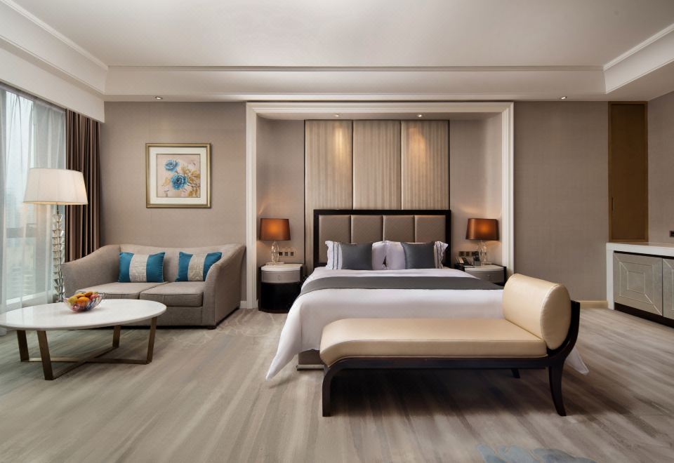 尊尚豪华大床房-全景落地窗-超大浴室-深泡浴缸