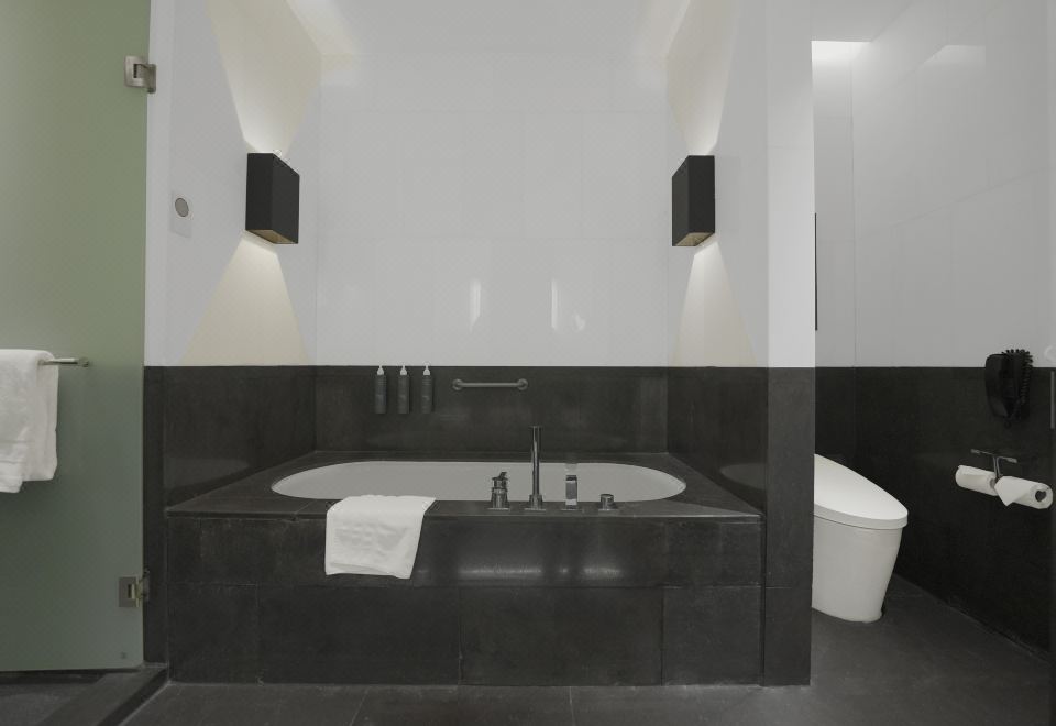 行政俱乐部客房大床房「檐角不扰，酣然好梦」