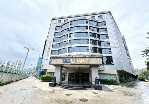 Chengdu x Langzhong Hotel (Chengdu Railway Station East Station Yinghui Road Subway Station Store)