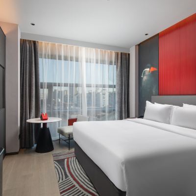 芮享高級大床房【Mini吧+戴森吹風機】 無錫南長街古運河麗芮飯店優惠