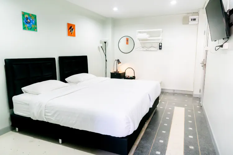 ห้องดีลักซ์ เตียงแฝด พร้อมระเบียง