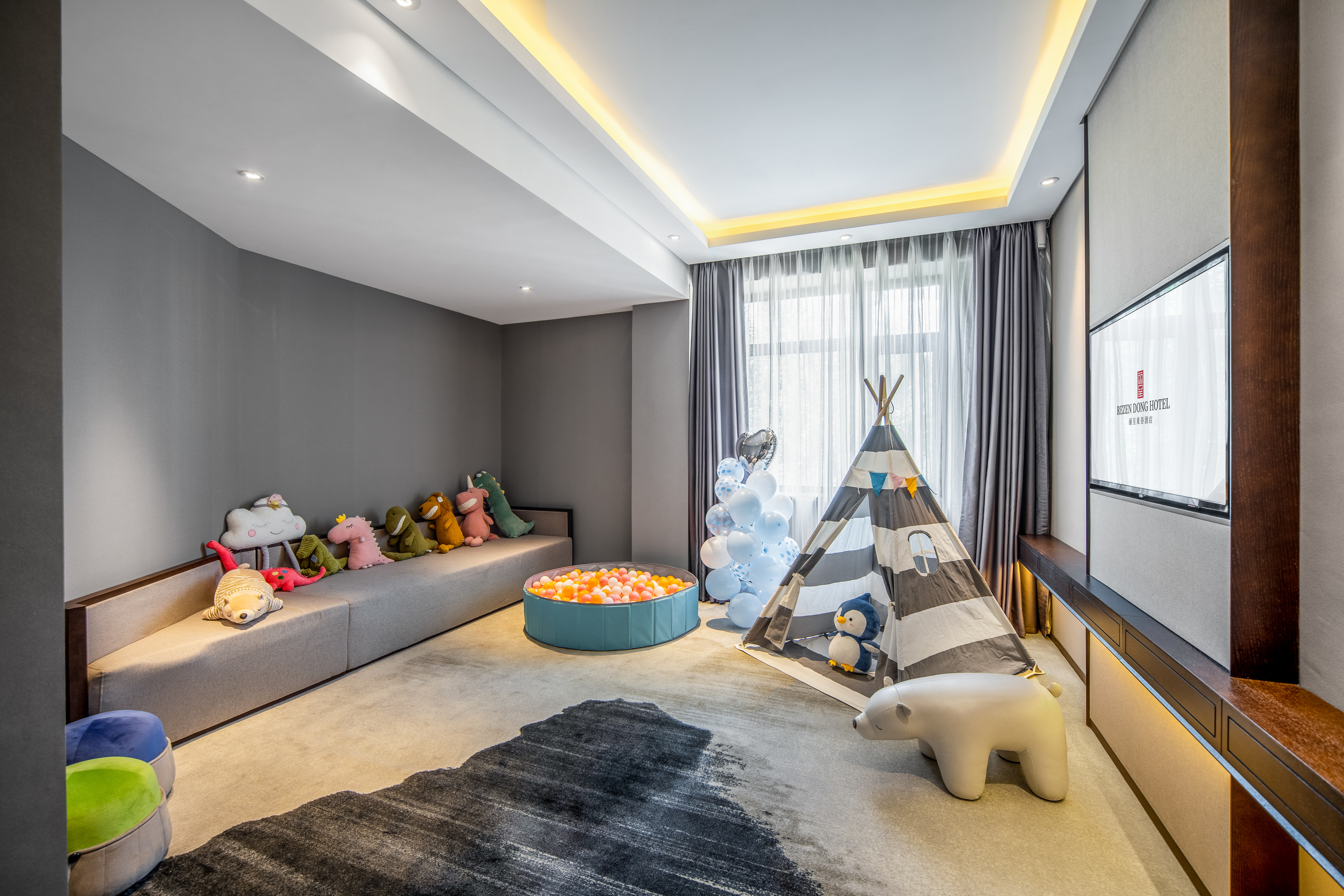 高级亲子主题房（小童玩偶布置+零圧床垫+温润加湿器）