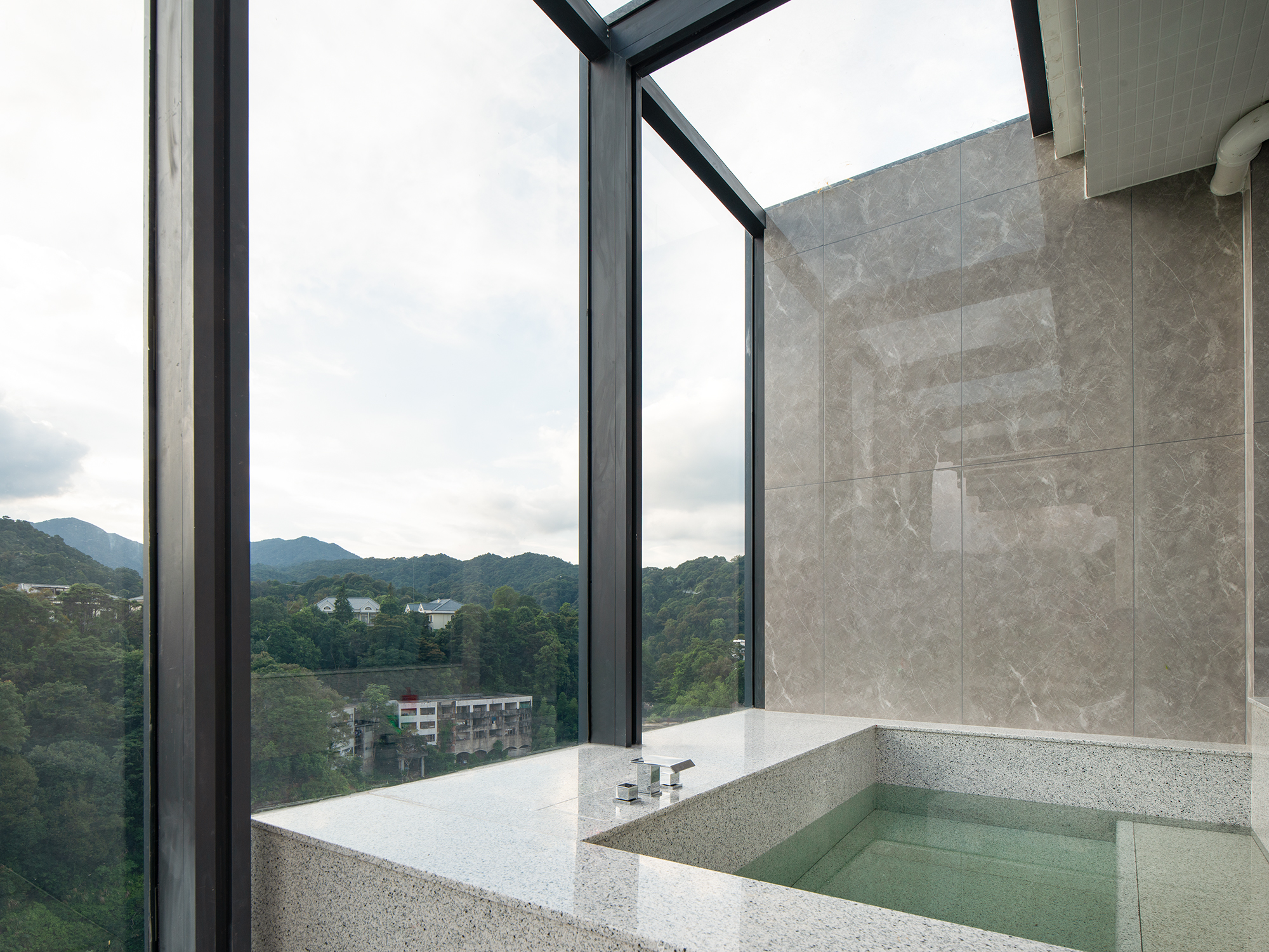 雅痞尊享山水套房