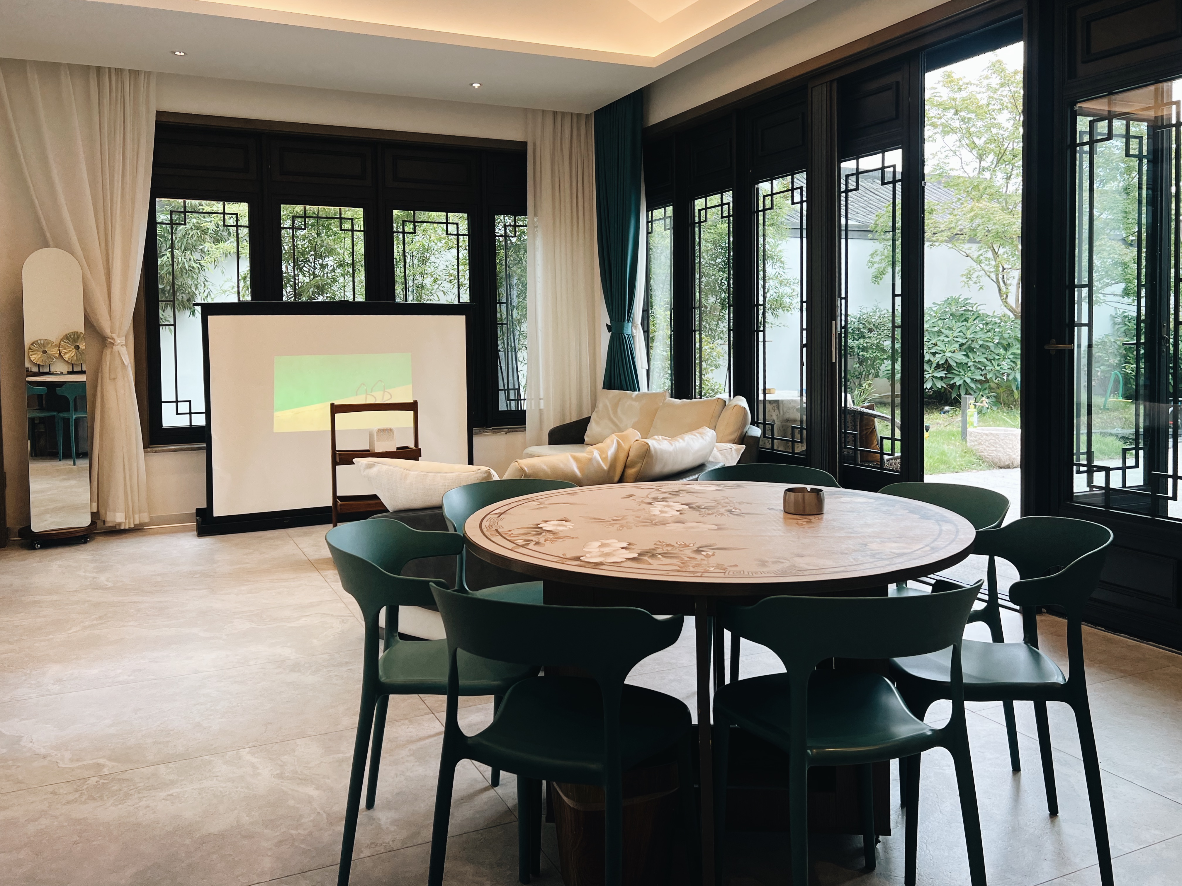 豪华四卧三衞影音花园别院