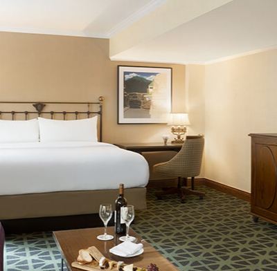 GATEHOUSE 1 KING, 360sf, 34sm, Spacious guest room, located in the Gatehouse Fairmont Banff Springs Promo Code