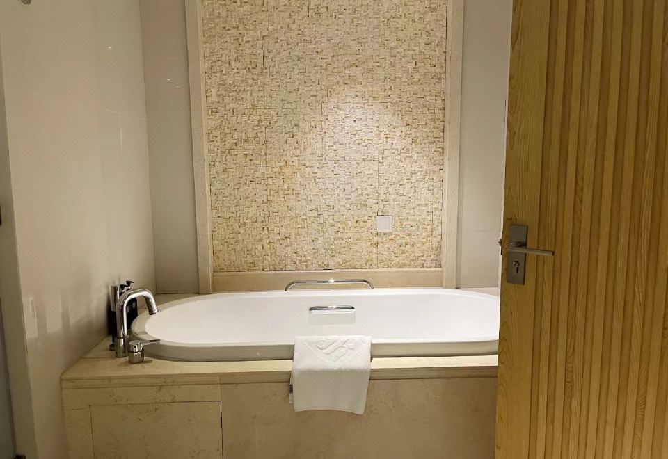 家庭套房（深泡浴缸+双大床+超大面积）