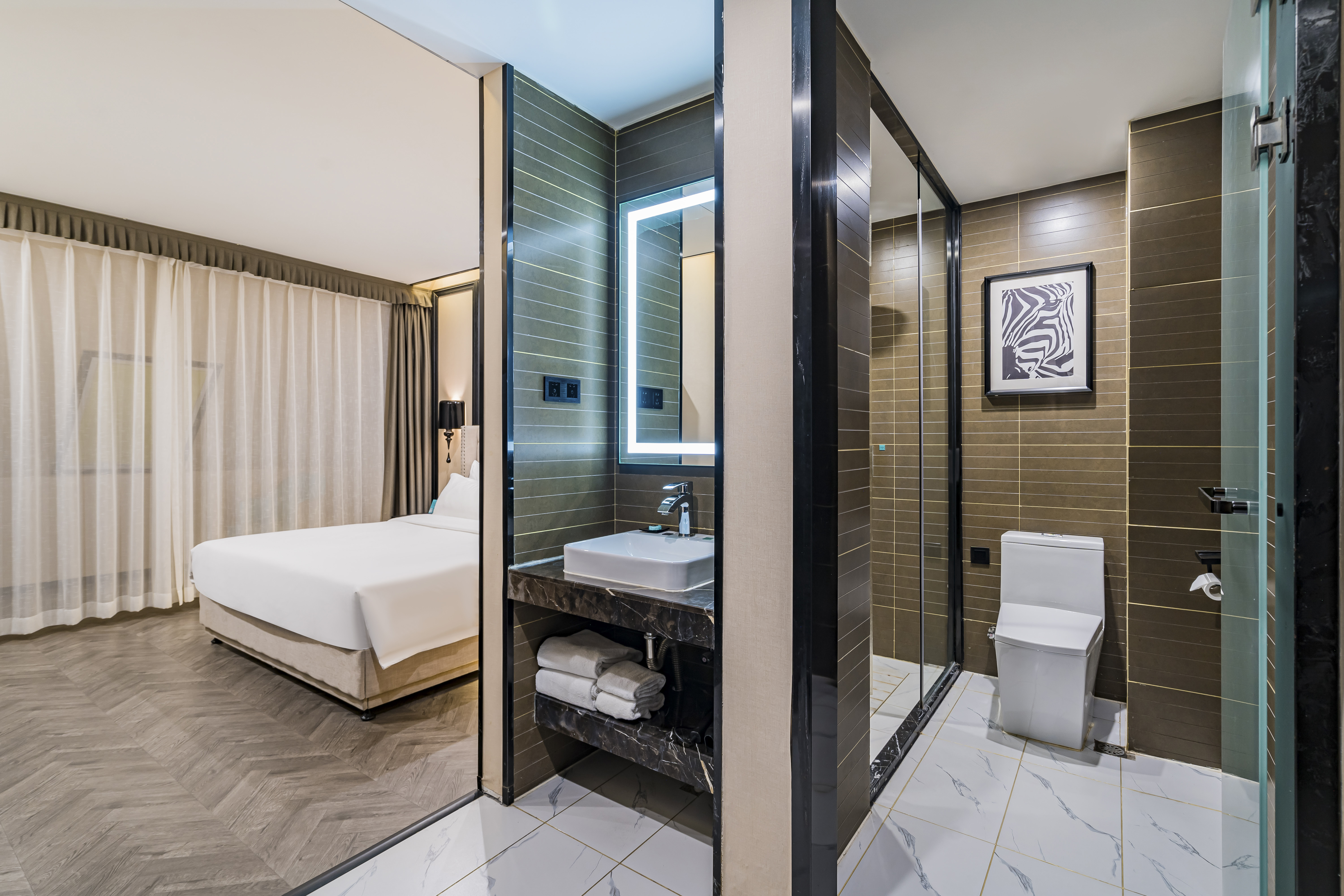 希岸高级大床房-智能客控