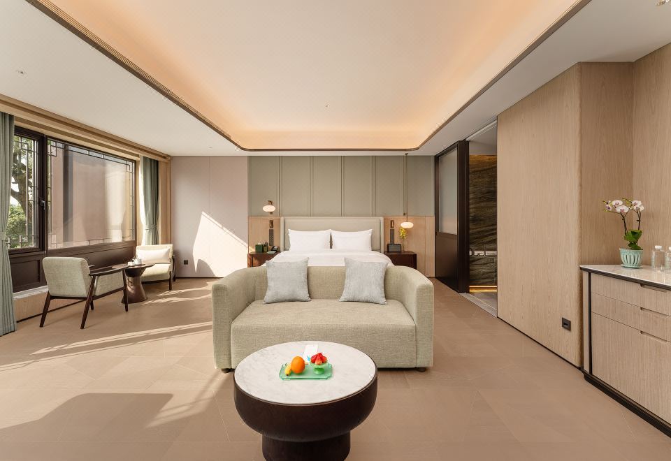 貴賓軒湖景大床房