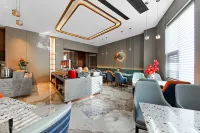 CLOUDS HOTEL