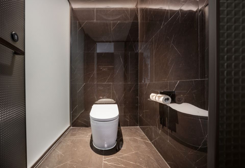 阳光大床房（明亮视野+智能客控+Mini Bar）