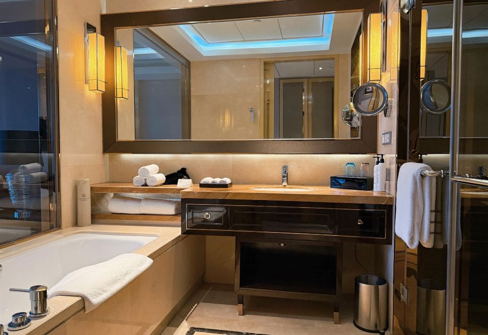 豪华家庭三人房（斯林百兰床垫+ACCA洗护用品+独立浴缸）