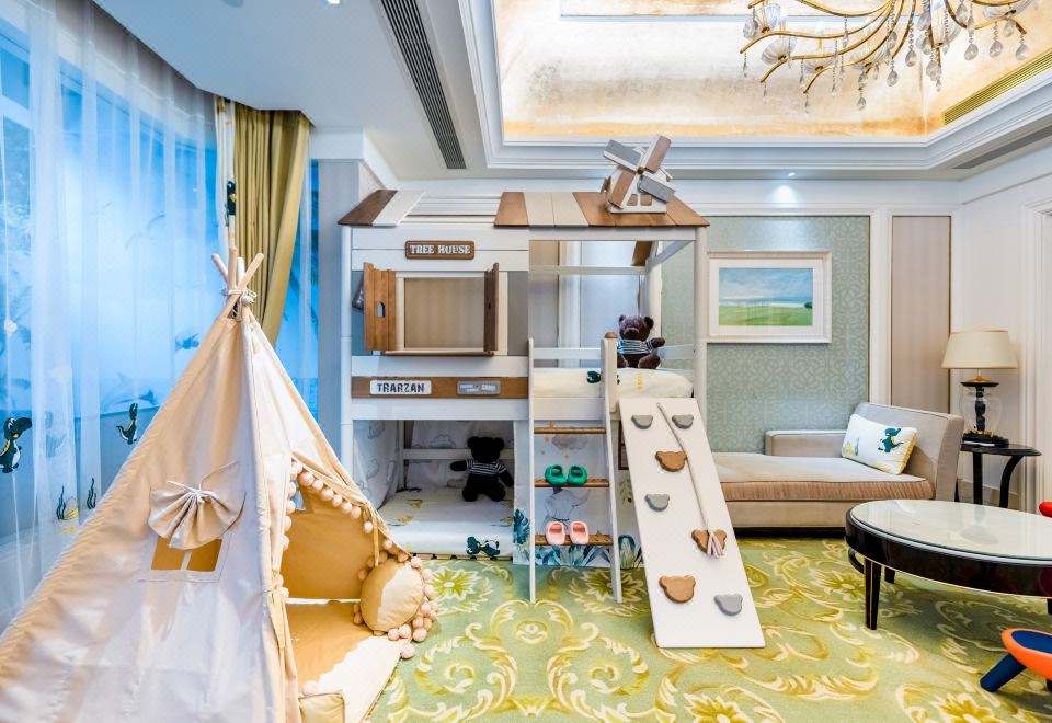 InterContinental Chengdu Global CenterFamily Room - Courtyard-View