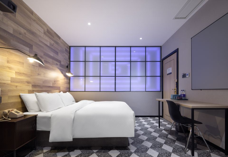 智能巨幕梦幻灯光房