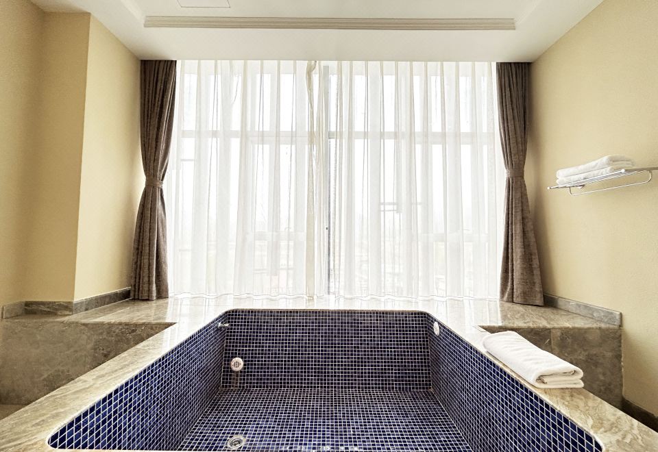 Baihualin Hot Spring Valley HotelHot Spring Valley Family Suite With Hot Spring