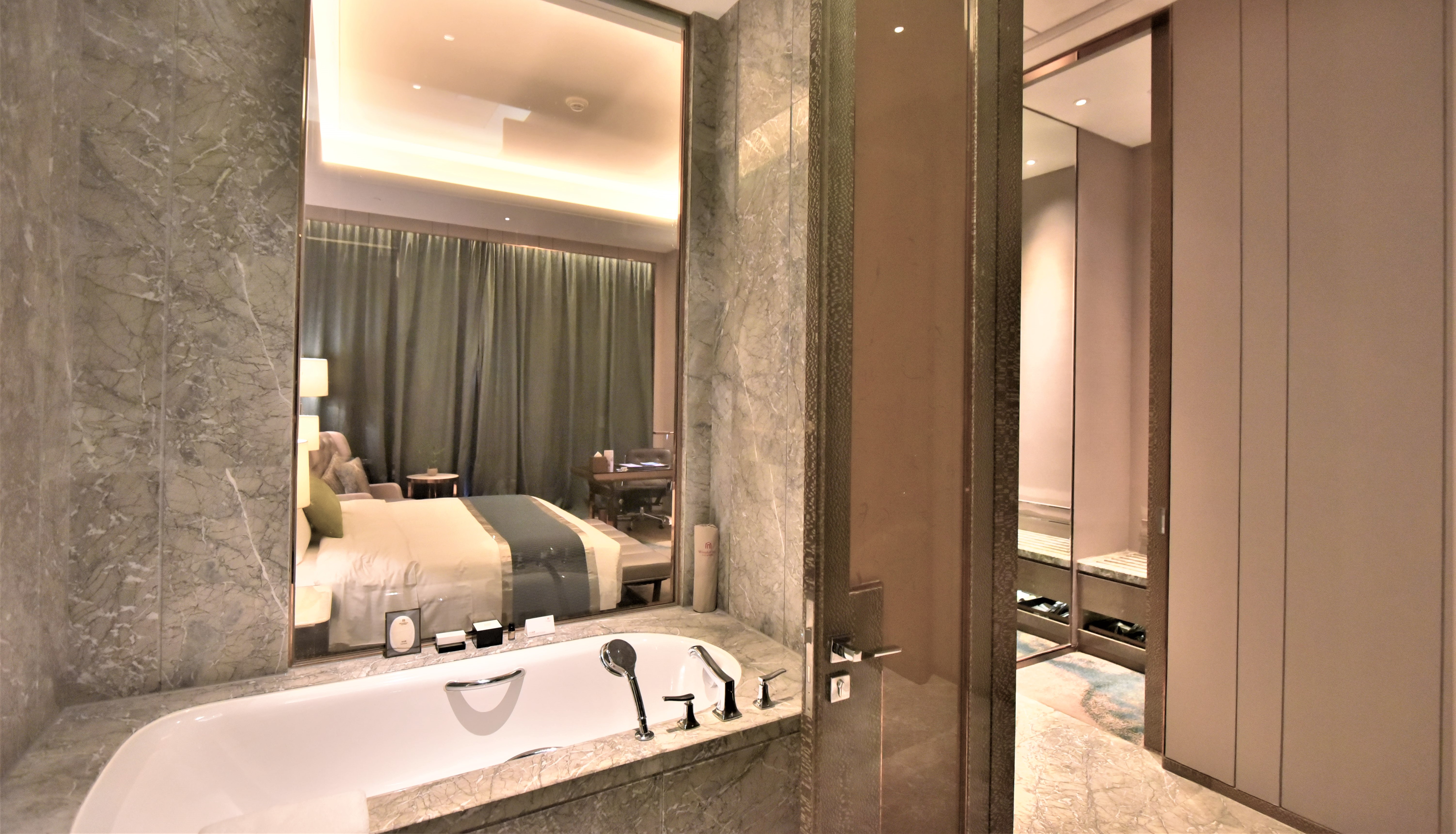 行政豪华大床房（奢享空间+城央C位景观房）