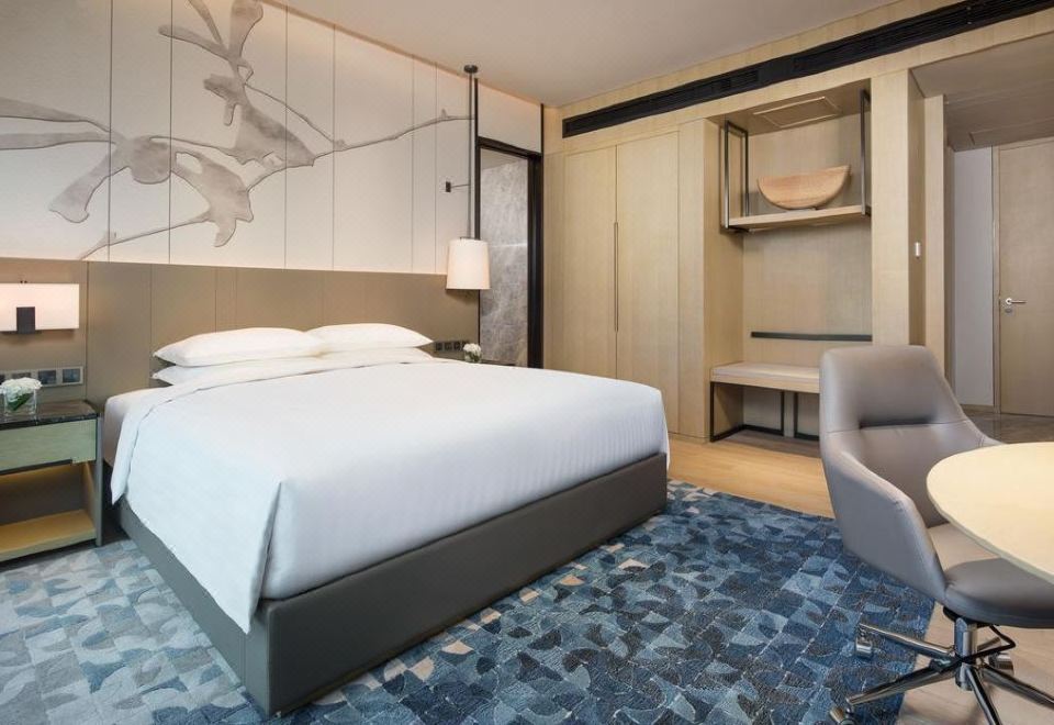 Courtyard by Marriott Shanghai HongqiaoGuestroom (Double Bed)