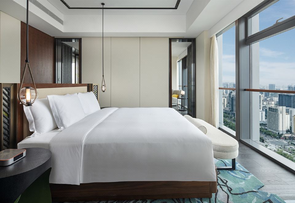 單臥大床全景套房