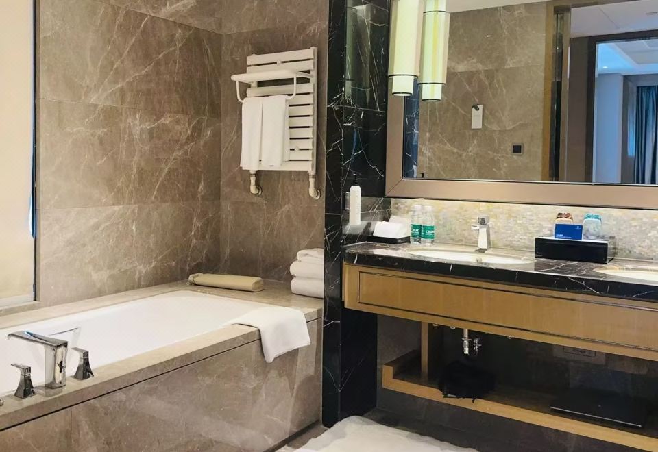 家庭套房（双卧+双衞+热带雨林沐浴）