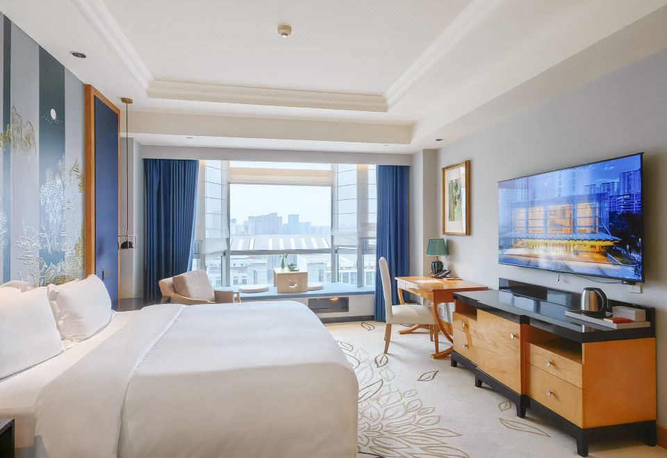 Deluxe Queen Room