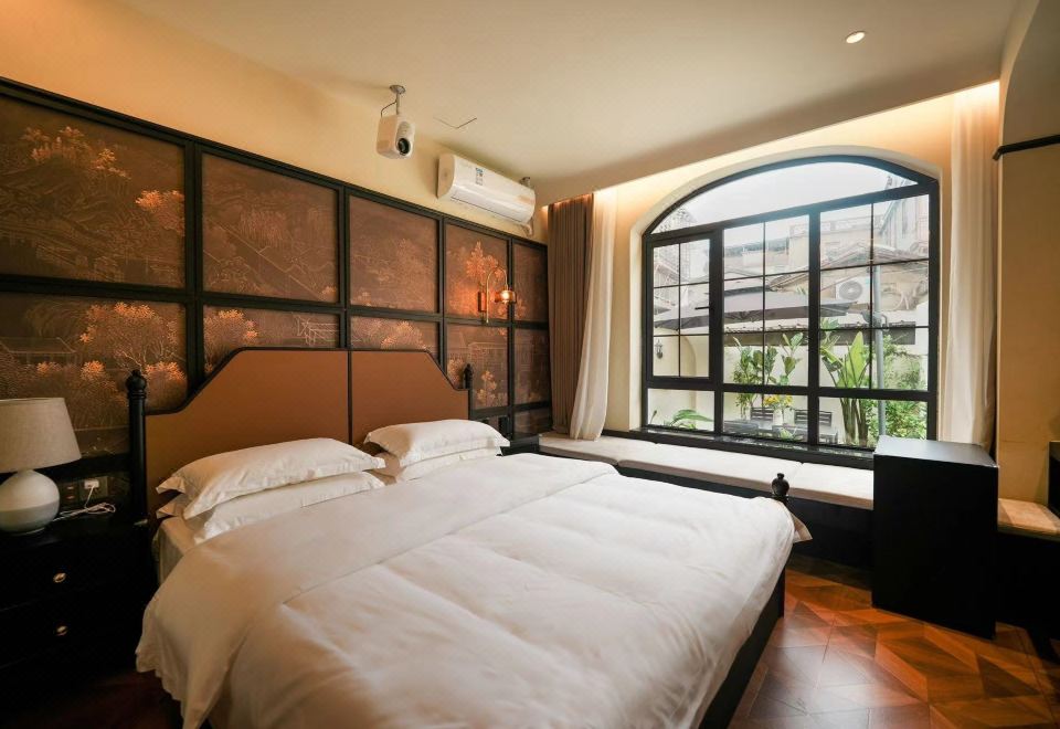 音正·庭院大床房【智能聲控+高清投影+3D床墊+休閑飄窗】