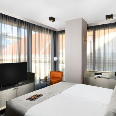 Corner Room Emerald Hotel Promo Code
