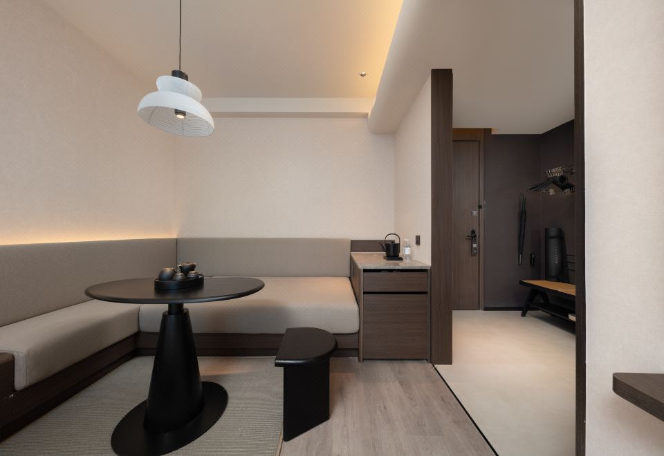 深睡尊享大床房（一键深睡+智能客控+65寸投屏电视）