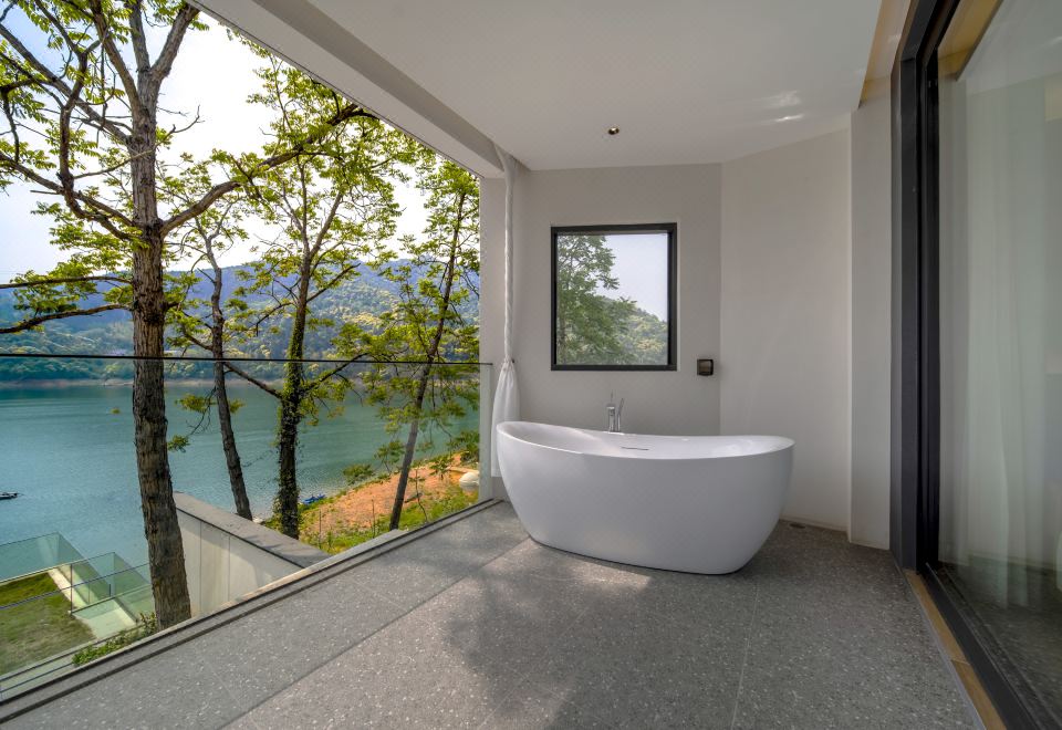 湖景阳台浴缸智能地暖套房A