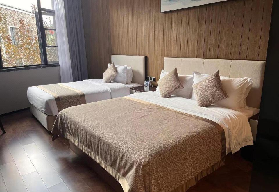 PINLAKE RESORTFamily Room With Garden View