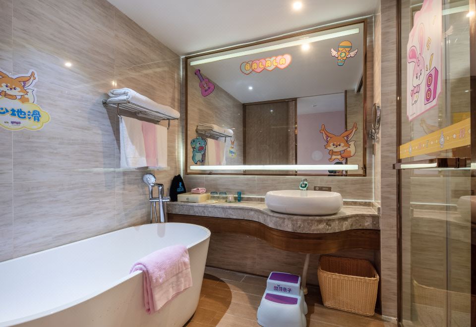 酷芽巴啦啦海景家庭房（子母床）