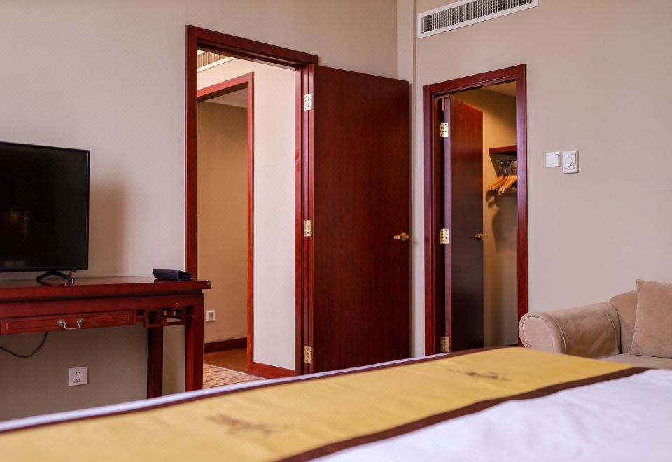 Qianmen Jianguo HotelFamily-friendly Family Room