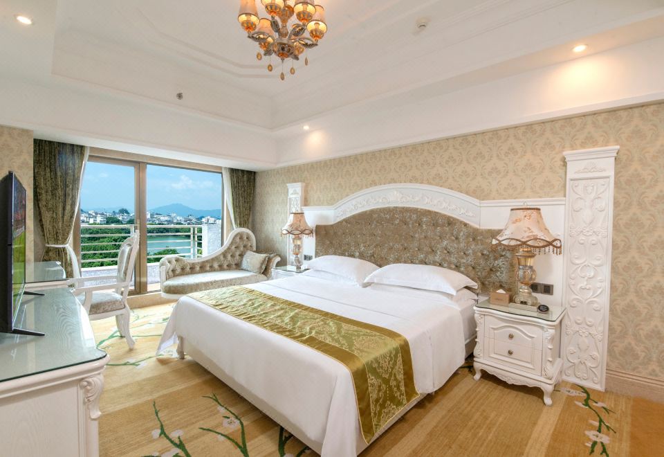 雅致阳台湖景大床房