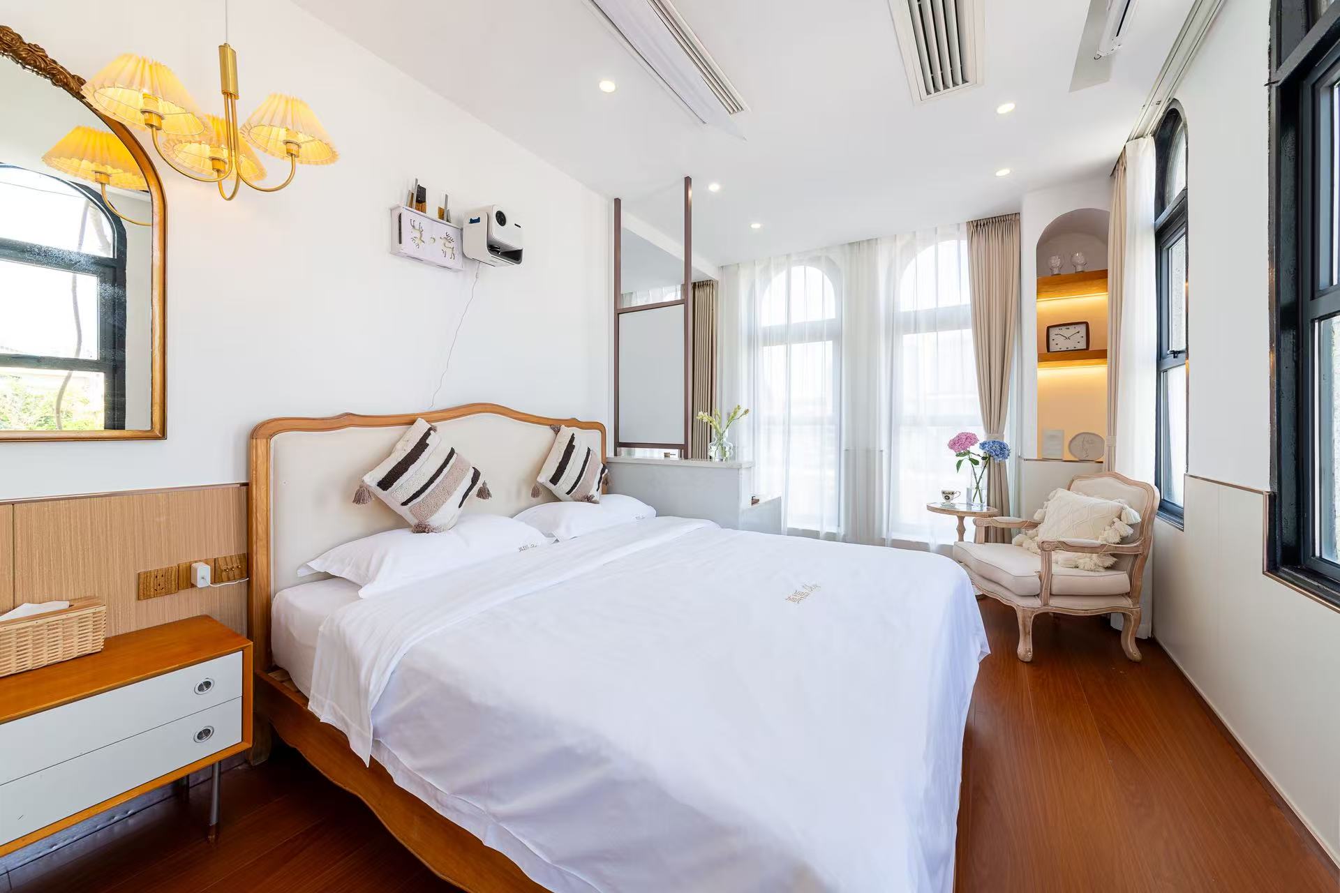 莫奈·南法古堡花园大床房（投影仪+浴缸+360度骑楼景