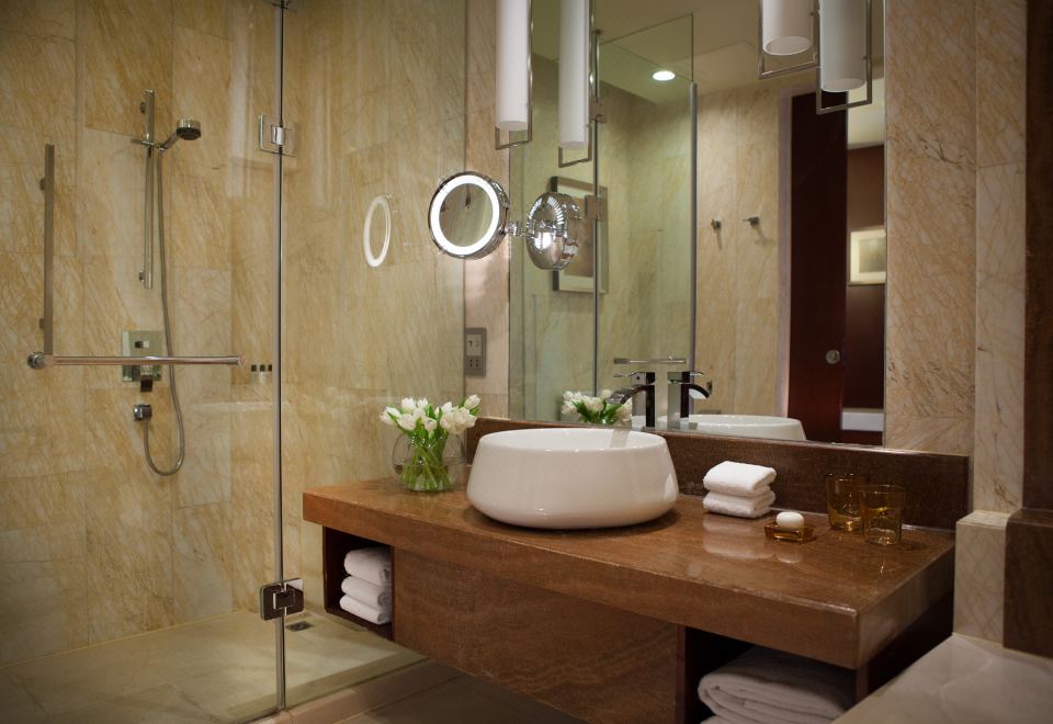 Renaissance Tianjin Lakeview HotelMcDonald’s Themed Double Bed Room