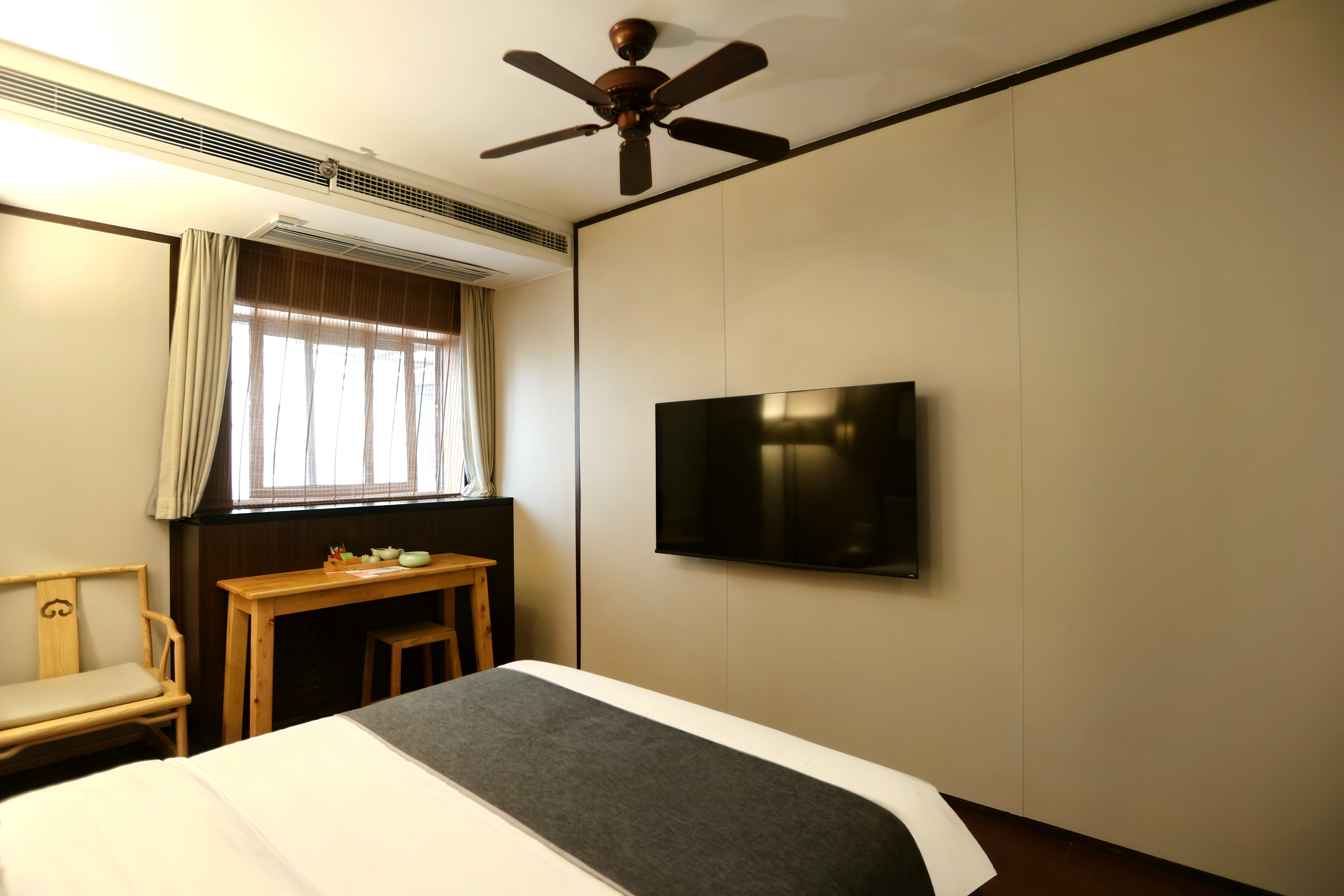 清新禅眠房（顶喷花洒＋智能电视投屏＋商务休闲空间）