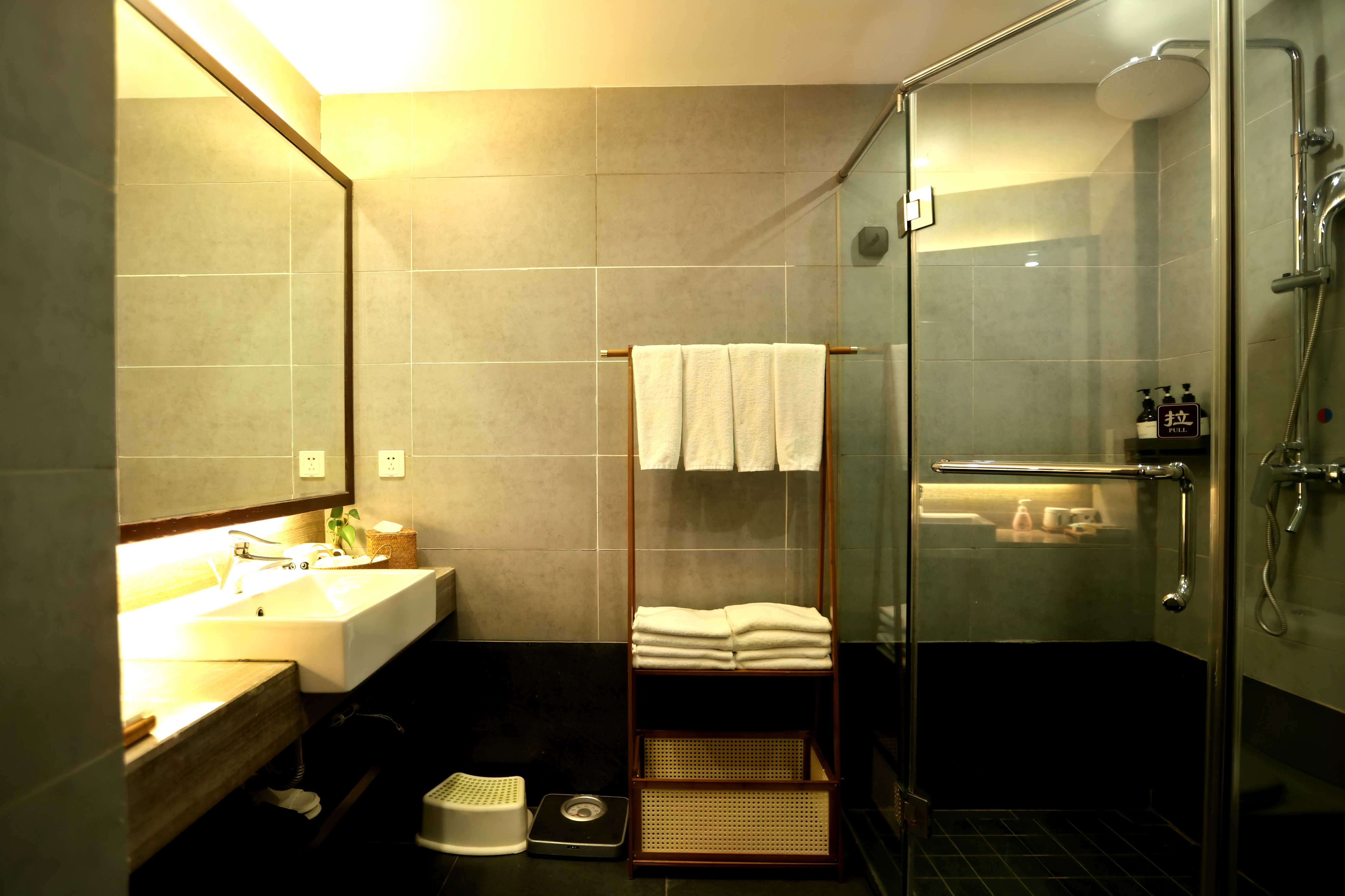 慧心家庭房（舒适宽床＋顶喷花洒＋智能电视投屏）