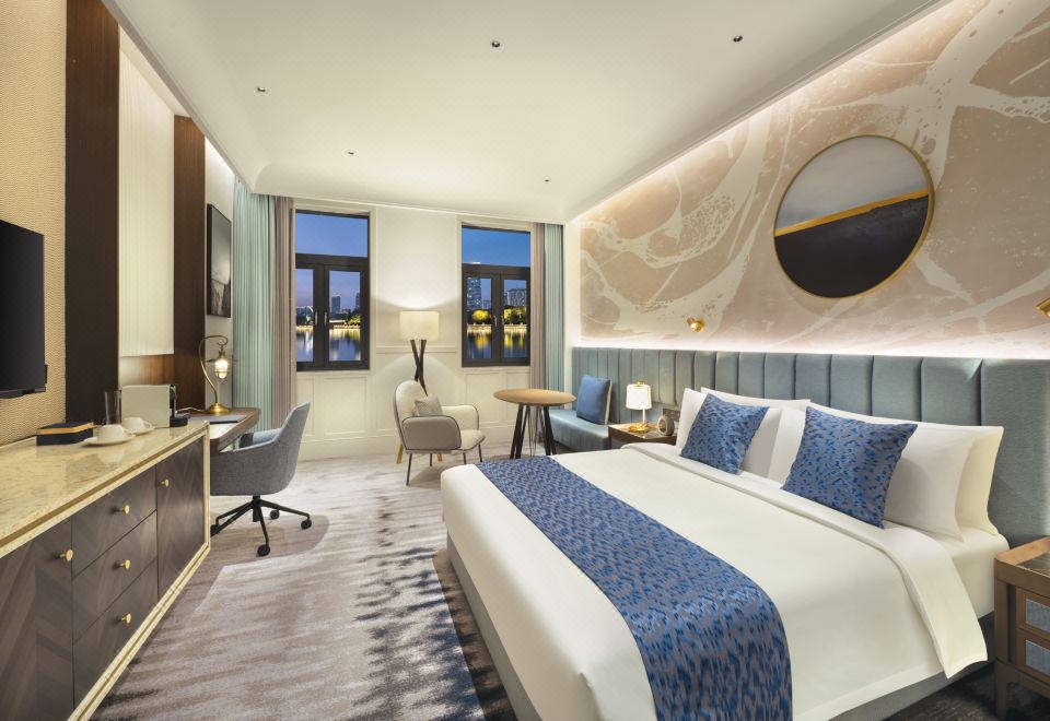 舒适河景大床房