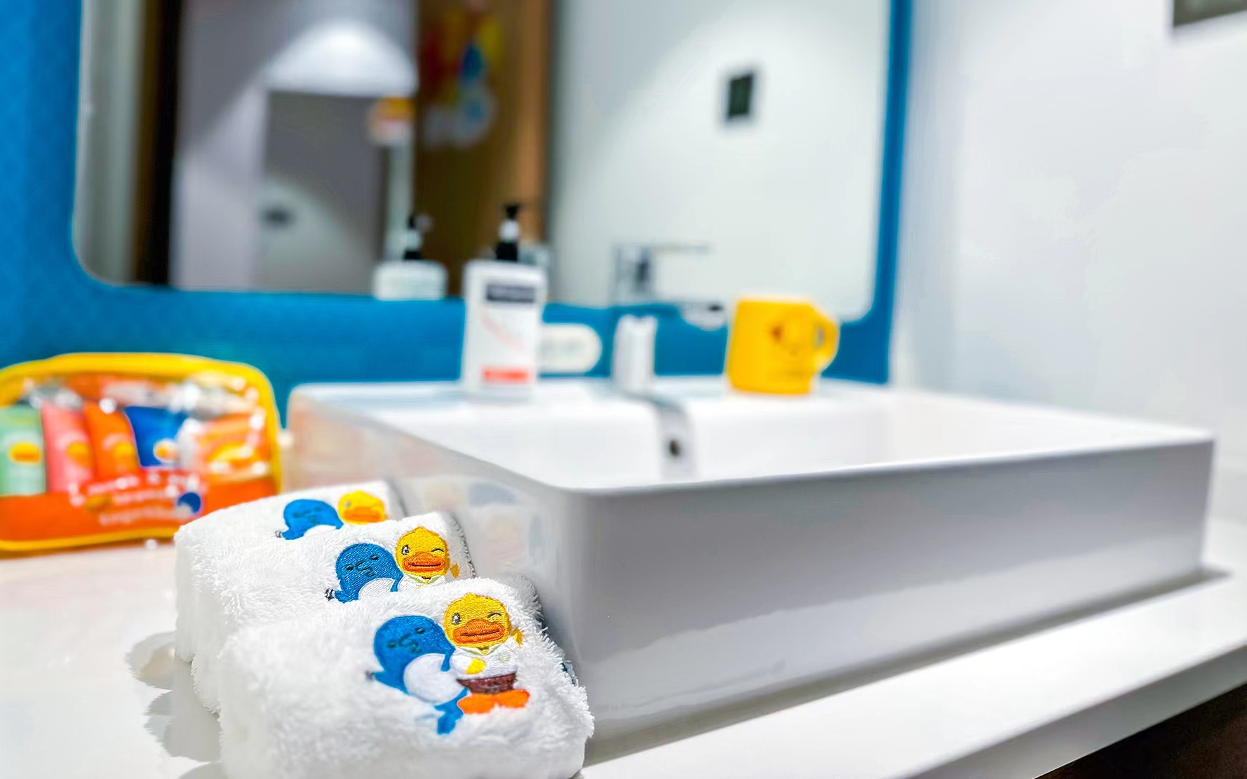 B·DUCK小黄鸭亲子房