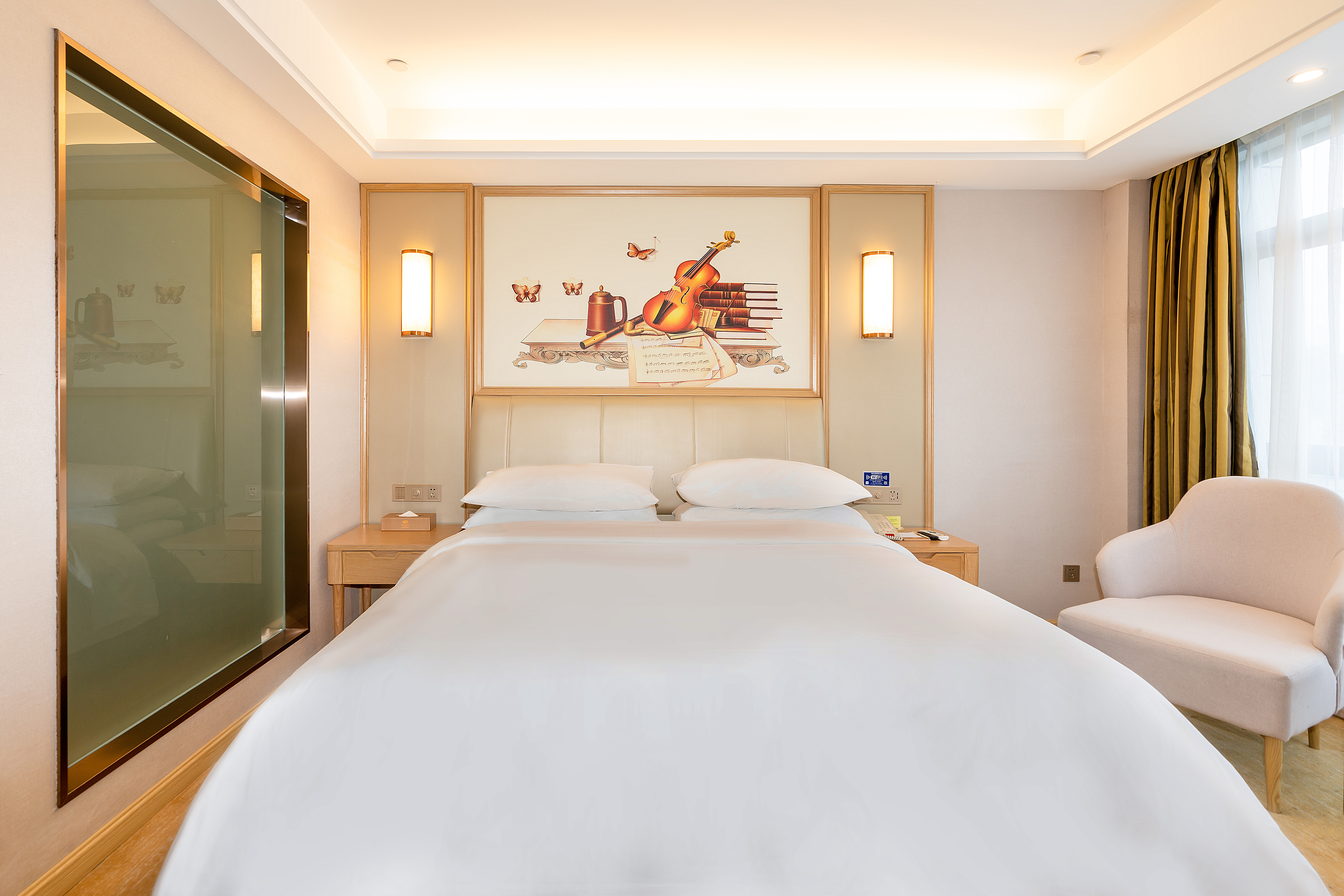 高级大床（助眠床品+冷暖空调）