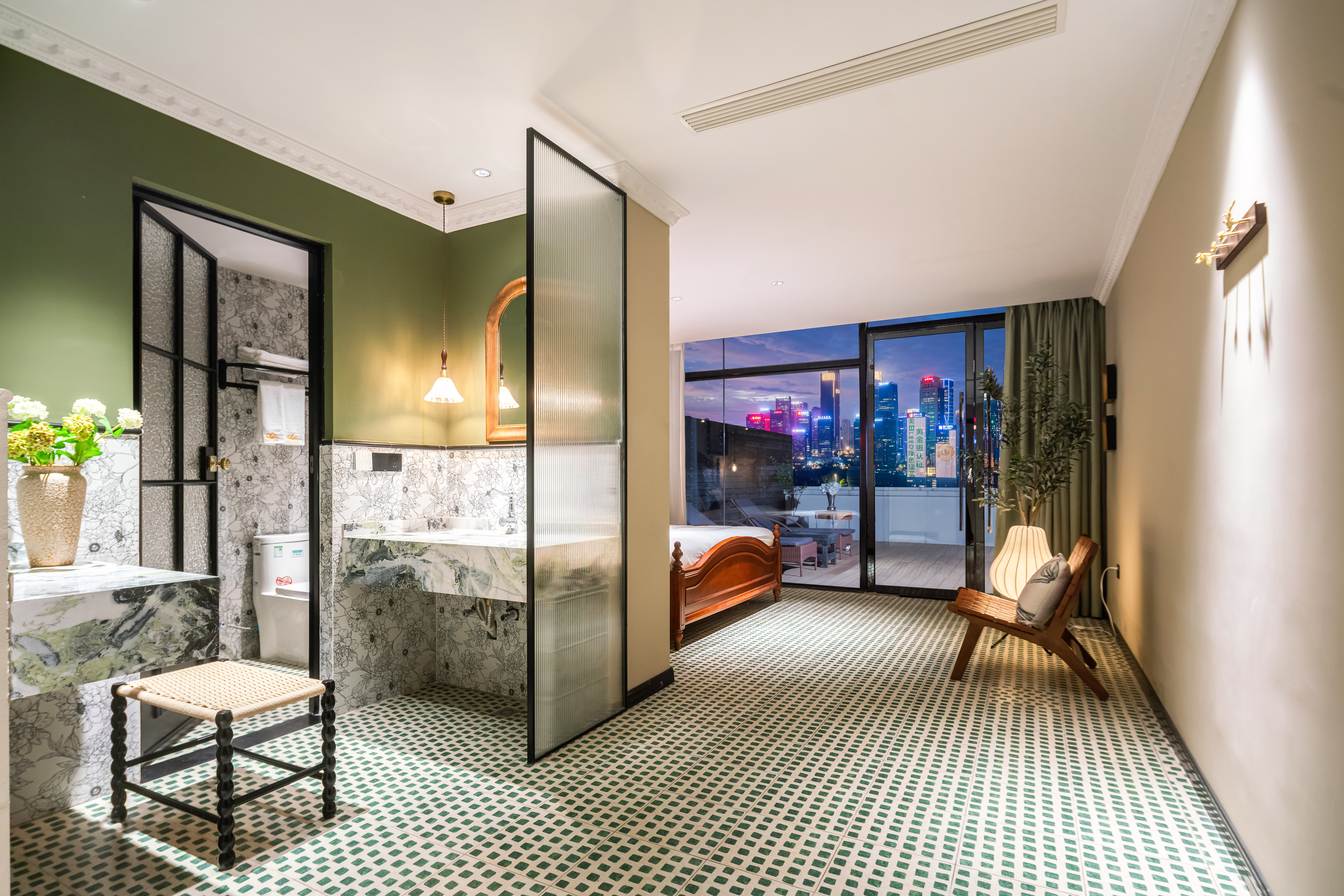 云端露台丨至尊全江景大床房