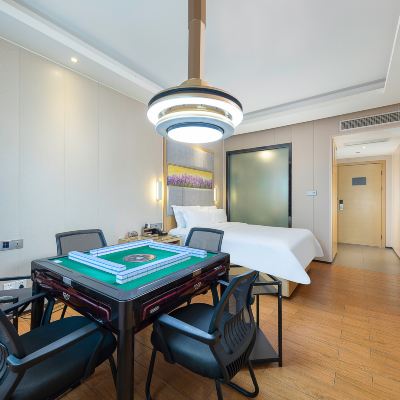 自在棋牌大床房【慕斯床墊+迷你冰箱+空氣凈化器】 麗楓酒店（中山沙溪星寶時代廣場店）優惠