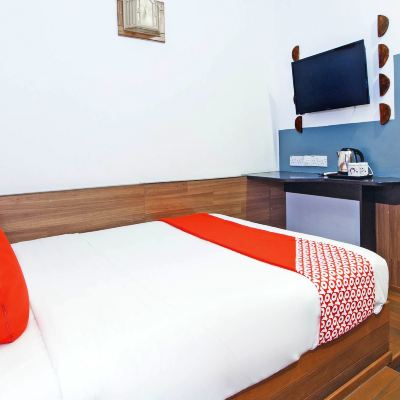 Bilik Double Standard Kupon Hotel Five 2